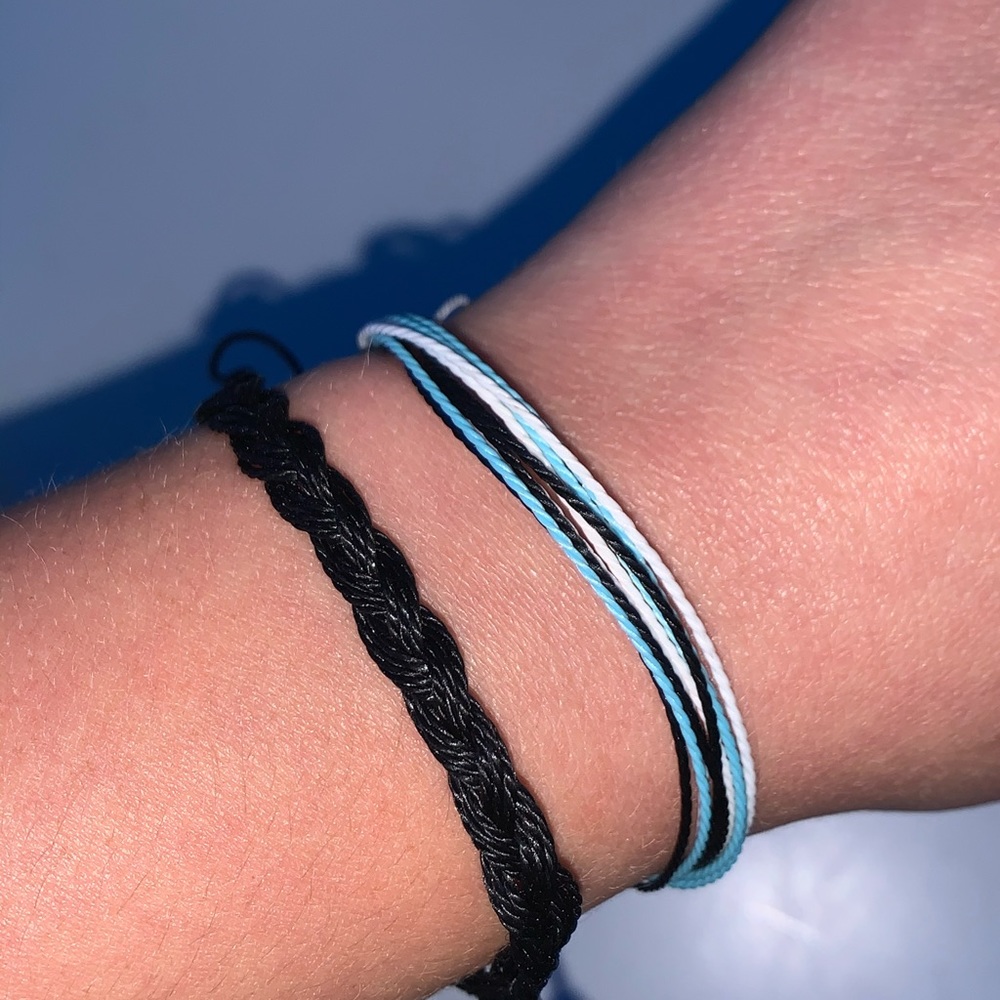 2 Bracelets